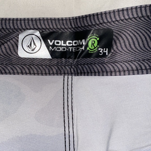 Volcom Men Shorts - Picture 5 of 7